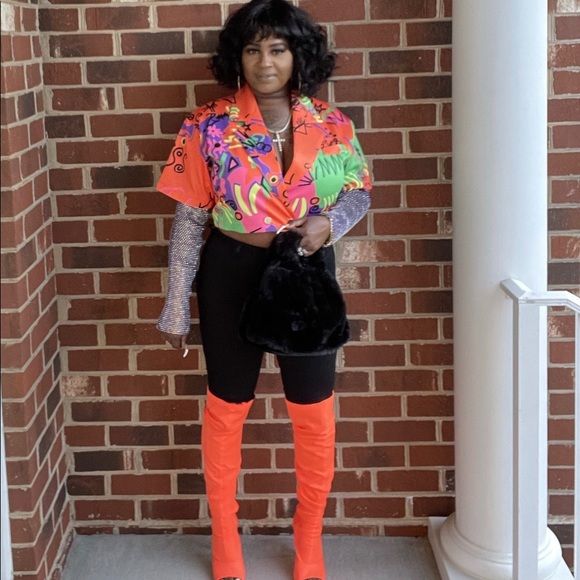 HOT TOPIC! - Picture 2 of 8